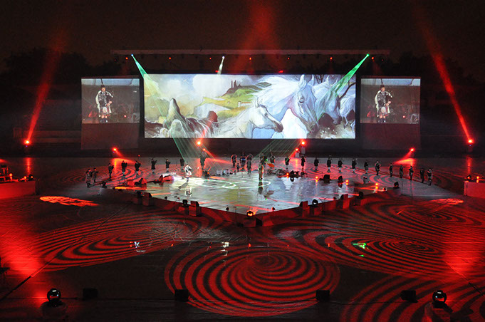 scène écrans géants avec lumières et projecteurs 