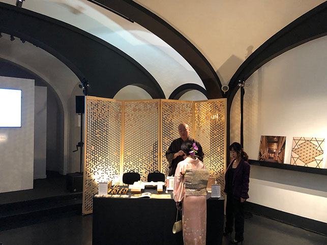 prestation saendwich avec enceinte audio et éclairage