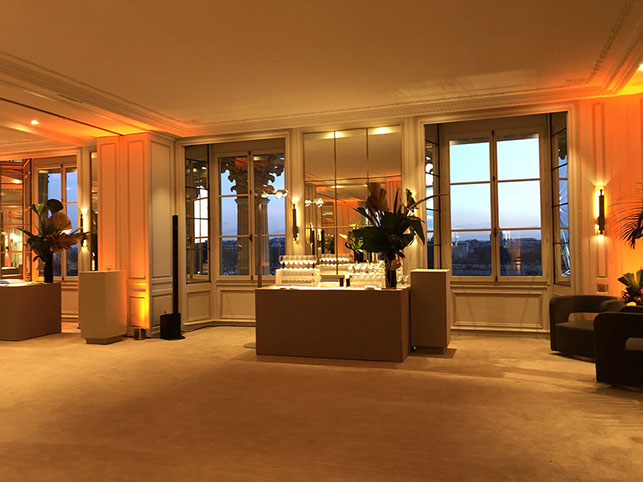 prestation azzaro avec enceinte audio